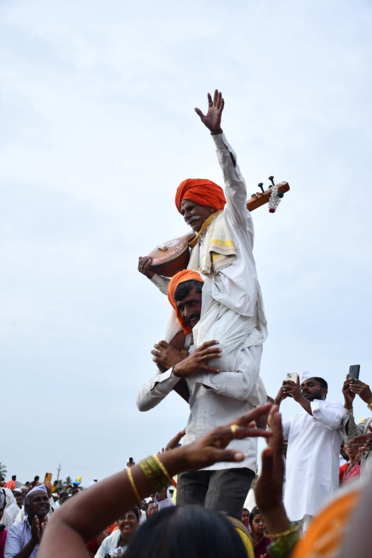 एकतरी 'वारी' अनुभवावी!