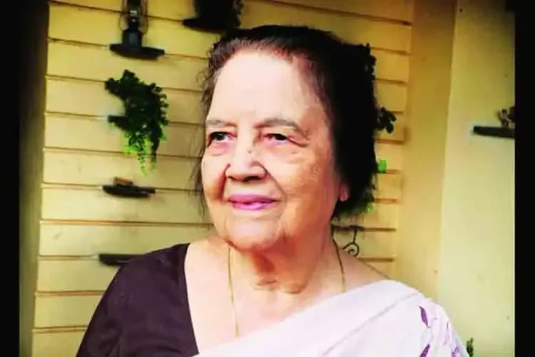 शंभरीत पदार्पण करणाऱ्या यास्मिन शेख : जन्माने ज्यू, लग्नाने मुस्लिम आणि मराठी व्याकरण क्षेत्रातील ऋषितुल्य व्यक्तिमत्त्व…