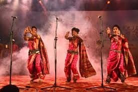 ‘तमाशा’ अजूनही जिवंत आहे…