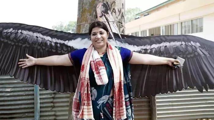 सारस पक्ष्यांच्या संवर्धनासाठी आसामच्या पूर्णिमा देवींना गोल्ड अवॉर्ड!