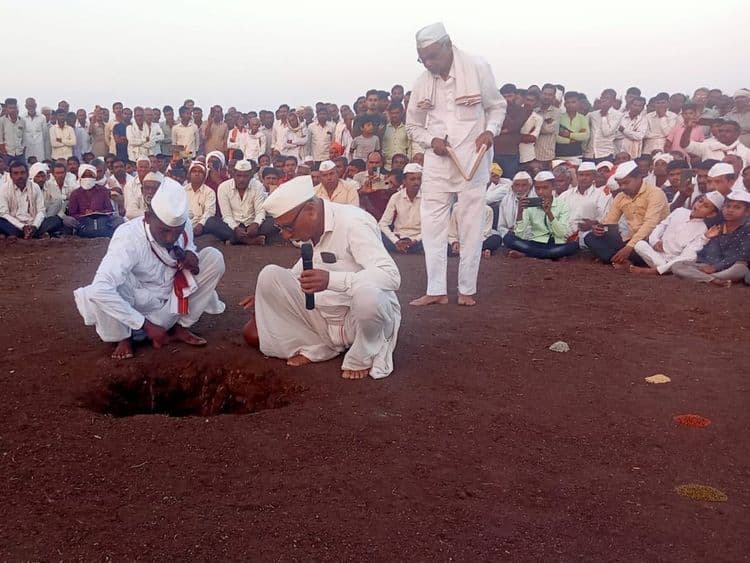 ‘भेंडवळ’चा अंदाज म्हणजे पूर्ण थोतांड… गेल्या काही वर्षांपासून भाकितं चुकीची ठरताहेत…!