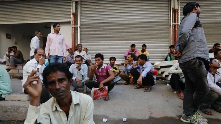 निवडणूकांचा हंगाम तेवढा सरकारी नोकऱ्यांच्या भरतीचा हंगाम, बाकी सगळा शिमग्याचाच काळ…