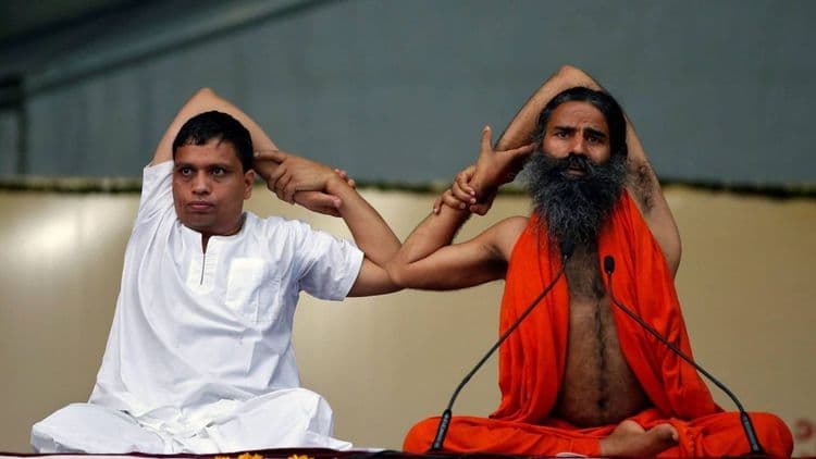 धार्मिक-आध्यात्मिक गुरुंनी व्यापार-उद्योगात पडावे का?